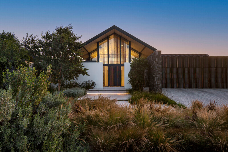 Press kit - Press release - Winelands Villa: Contemporary Blend of Farmhouse & Modern Design - ARRCC
