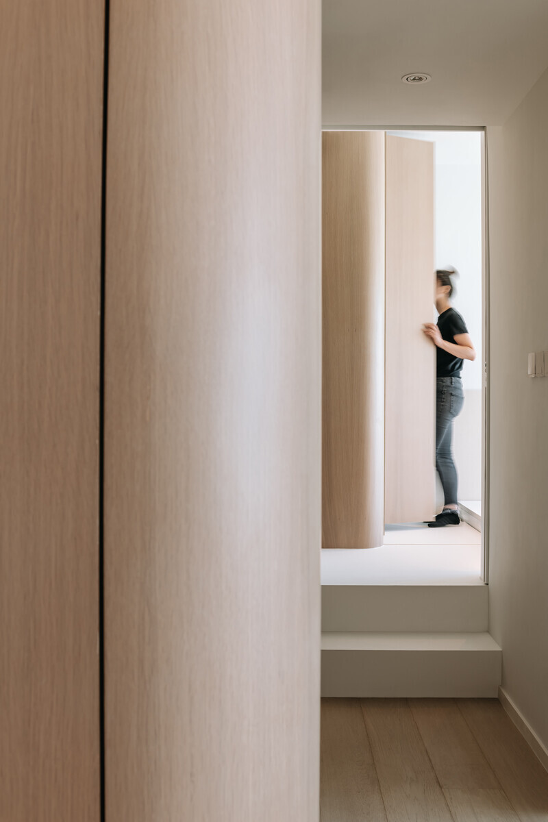 Newsroom | v2com-newswire | Newswire | Architecture | Design | Lifestyle - Press release - Undulating Compact Home in Hong Kong Defines Spatial Harmony and Provides Ingenious Storage Solutions with ‘Horizontal’ Cabinetry - Adrian Chan Design and Research Office