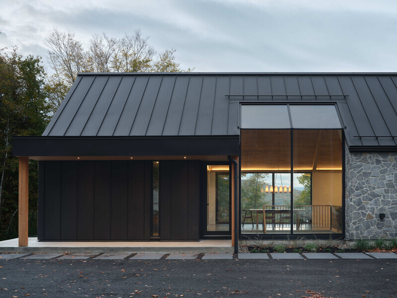 Press kit - Press release - Mountainside Residence in Bromont - Muuk Architecture