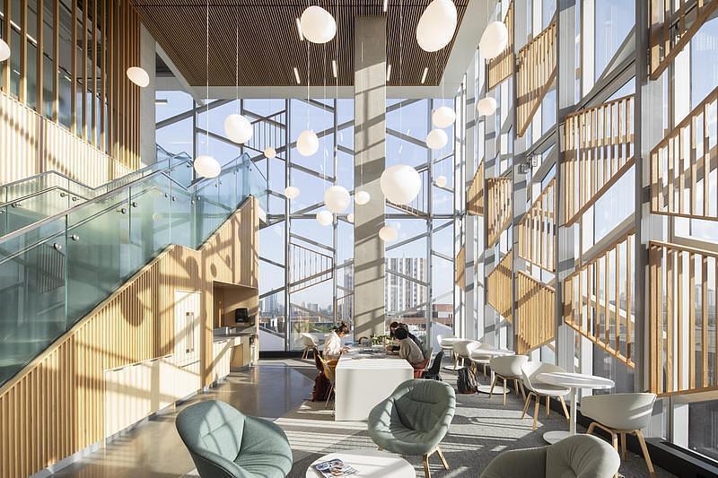 Salle de presse | v2com-newswire | Fil de presse | Architecture | Design | Art de vivre - Communiqué de presse - L'université de l'Alberta dévoile la transformation de University Commons - Zeidler Architecture