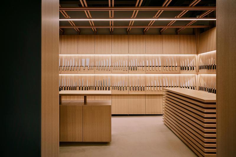 Salle de presse | v2com-newswire | Fil de presse | Architecture | Design | Art de vivre - Communiqué de presse - La galerie Tojiro Knife à Osaka remporte le prix Dezeen Awards 2025 - KATATA YOSHIHITO DESIGN (L/O)