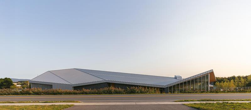 Salle de presse | v2com-newswire | Fil de presse | Architecture | Design | Art de vivre - Communiqué de presse - Un nouveau poste de la Sûreté du Québec à Waterloo ancré dans son territoire - STGM Architecture + Cimaise