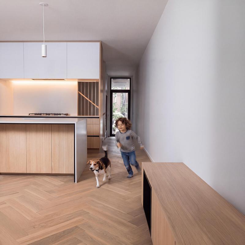 Salle de presse | v2com-newswire | Fil de presse | Architecture | Design | Art de vivre - Communiqué de presse - Trois maisons sur un même terrain à Toronto offrent un espace de vie généreux - baukultur/ca