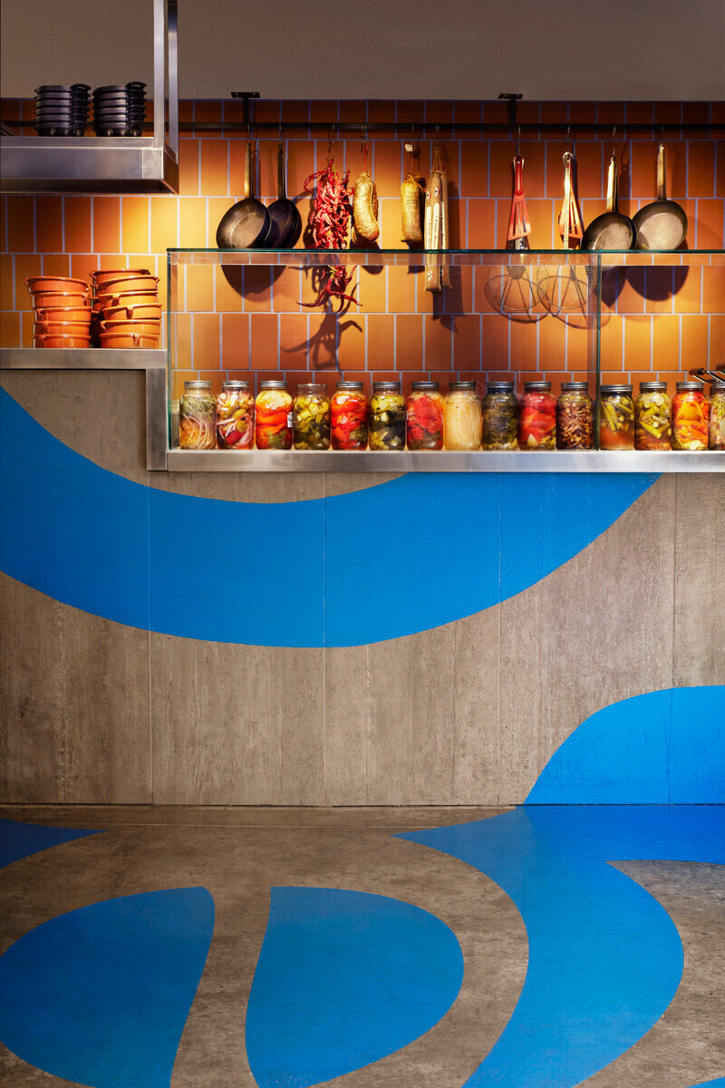 Salle de presse | v2com-newswire | Fil de presse | Architecture | Design | Art de vivre - Communiqué de presse - Le restaurant à tapas Barsa Taberna capture l'énergie de la course de taureaux - +tongtong